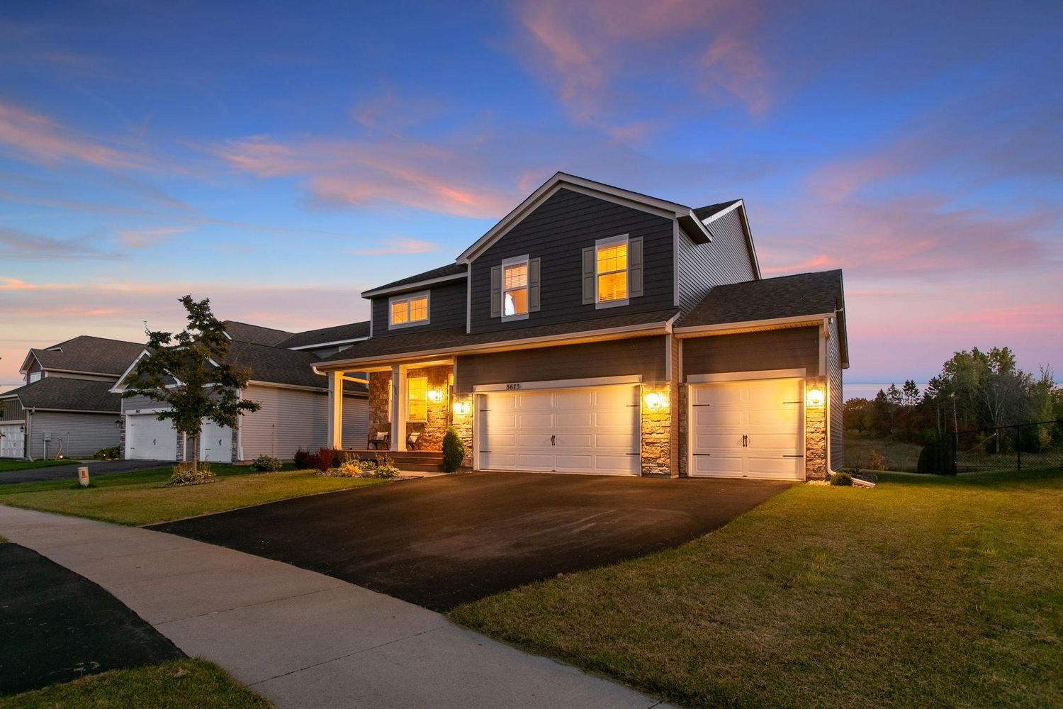 8673 Platinum Drive, Woodbury, MN